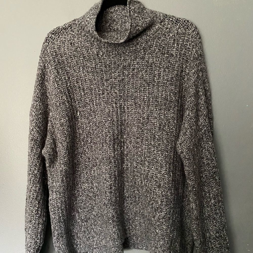 American Eagle Gray Turtleneck Knit Sweater Size M